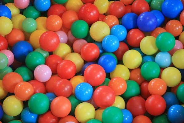 Цветной шарик для сухих бассейнов